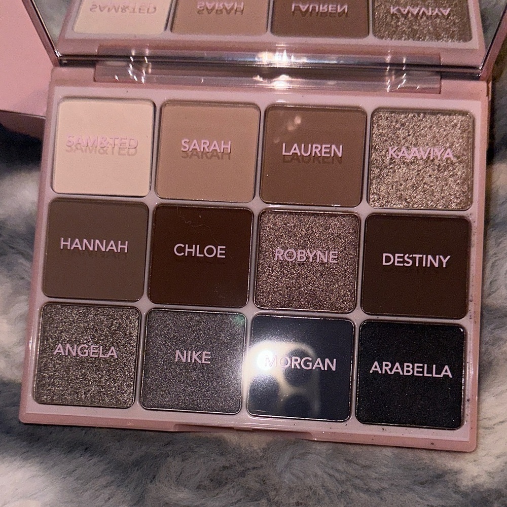 Doll 10 DOLLSQUAD 3 Eyeshadow Palette NEW - Picture 2 of 4